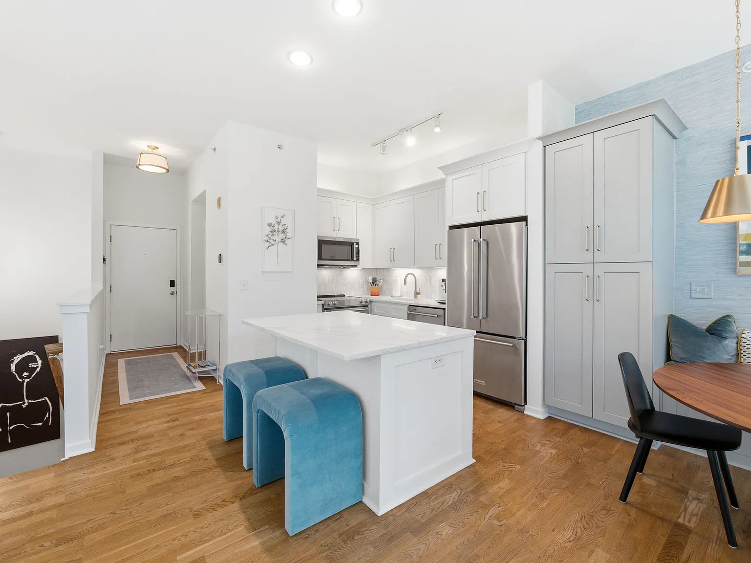 2 bed, 2.5 bath, 1352 sqft, $2,900 — Photo 4