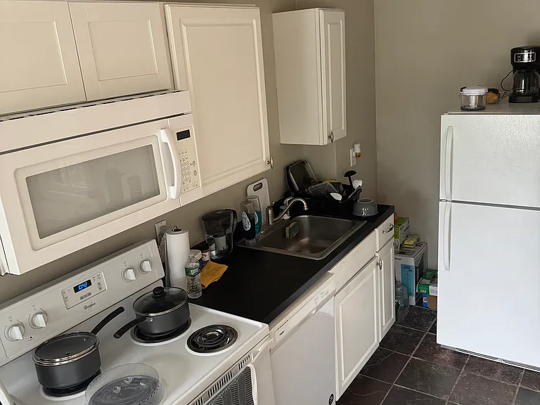 199 Plymouth Ave S #4 — Photo 2