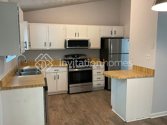 3rd image of 3168 Meadow Wood Ct