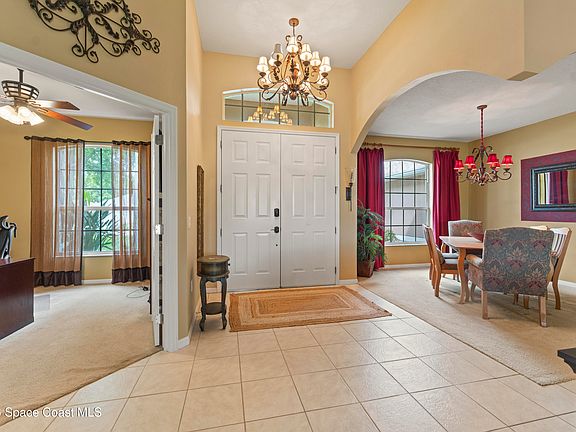 5th image of 385 Tunbridge Dr