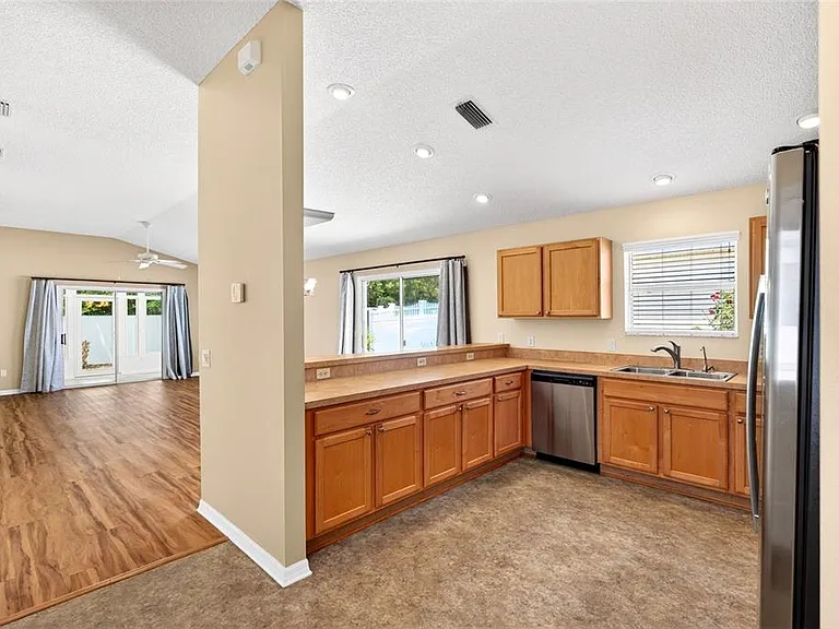 430 Calvert Ter — Photo 2