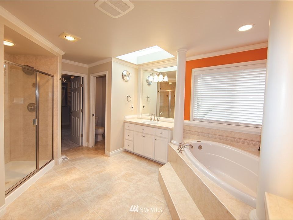 1st image of 824 274th Pl SE
