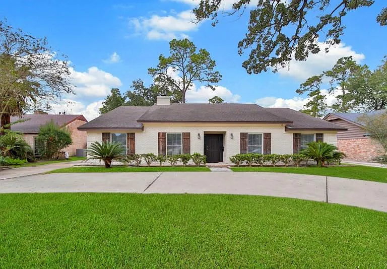 10042 Briar Forest Dr — Photo 2