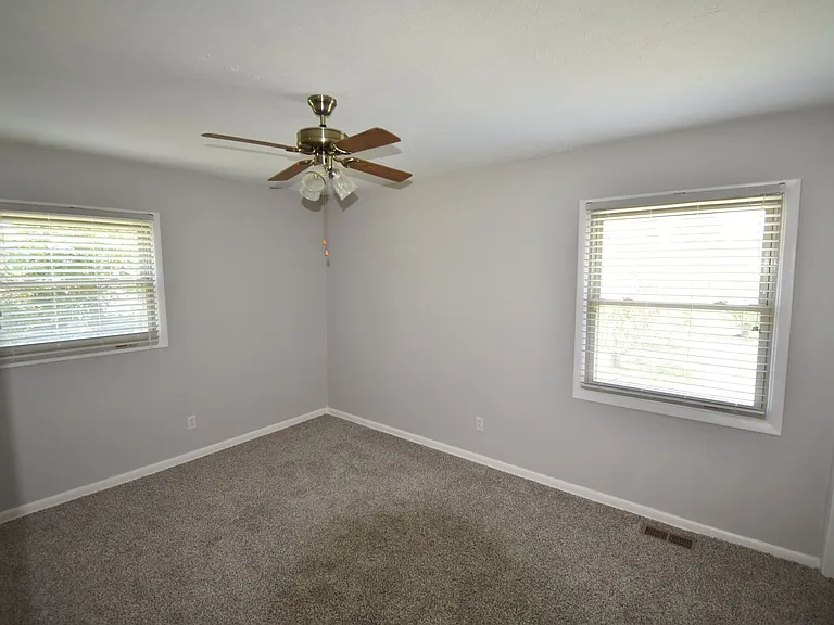 328 Desmond Dr — Photo 15
