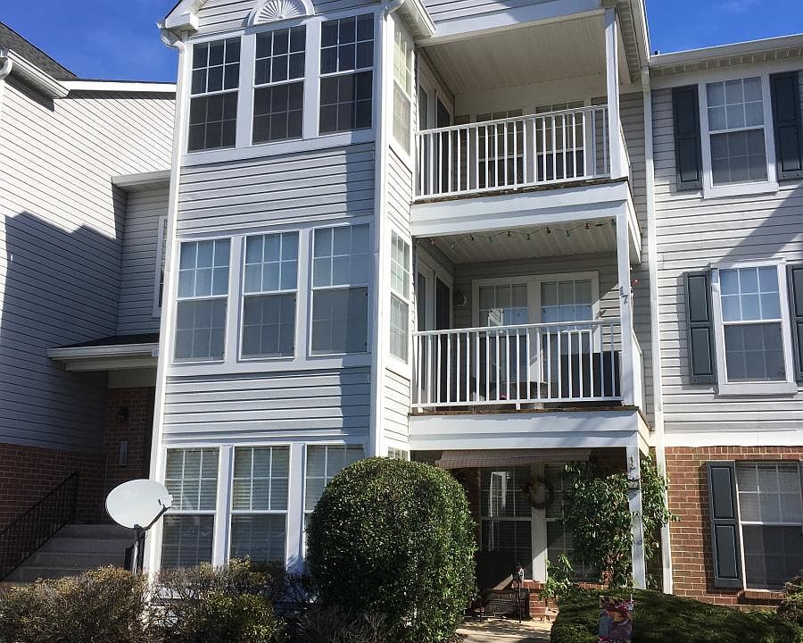 Exterior view , third floor balcony