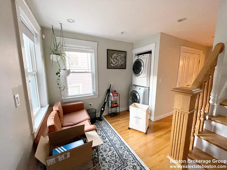25 Iroquois St — Photo 5