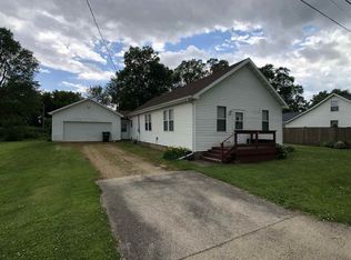 104 W Pacific St, Davis Junction, IL 61020