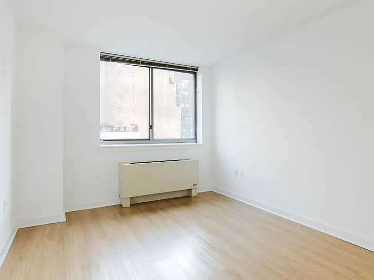 400 W 37th St #7R — Photo 75