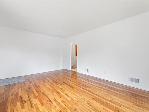 4th image of 208 W Florence Ave