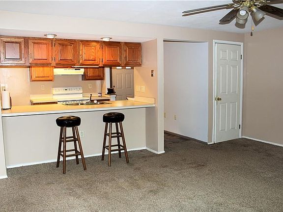 3rd image of 113 Softwind Cir