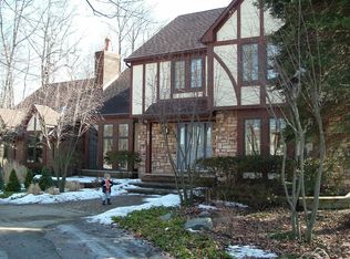 3207 Potter Rd, Wixom, MI 48393