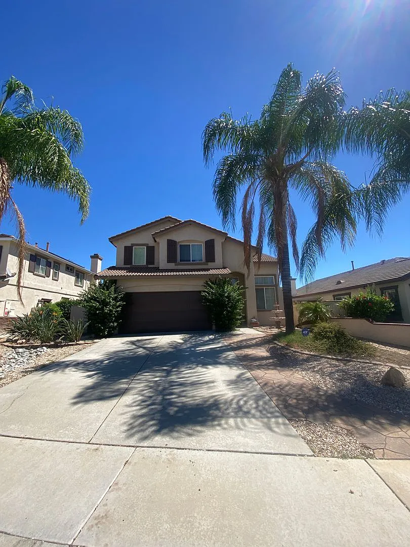 Rancho Cucamonga 4 Bedroom Home with Jacuzzi — Photo 1