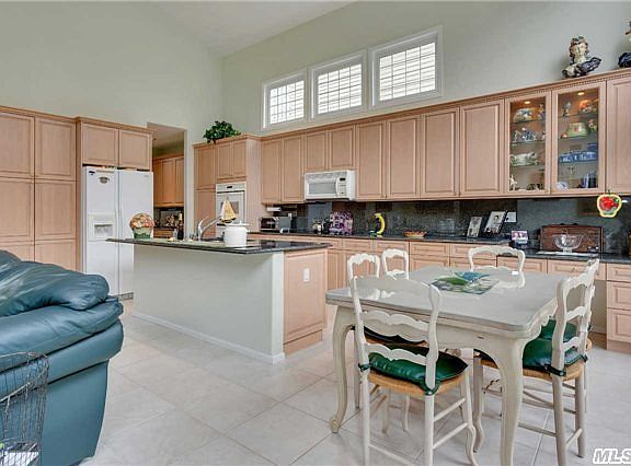 4th image of 5 Cove Ln