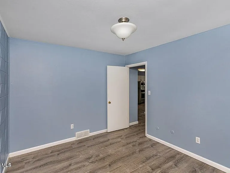 7 Elgin St #B — Photo 13