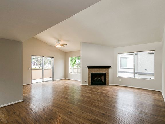 3rd image of 1838 N Vineyard Ave APT E