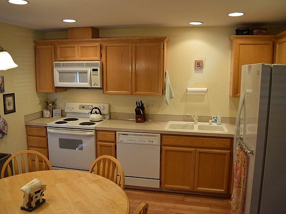 5th image of 4912 Montague Ln