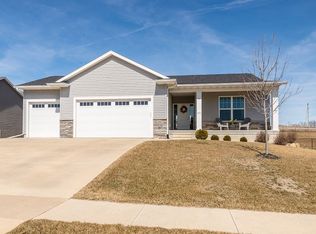 6902 Valley View Ct NW, Palo, IA 52324