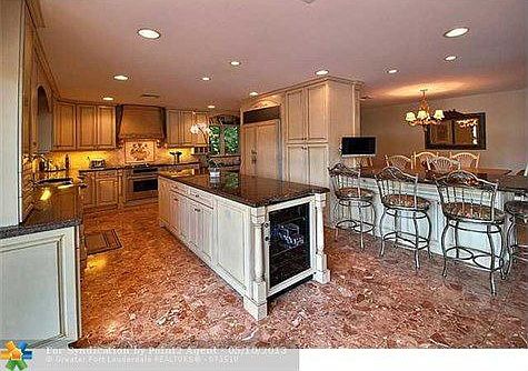 5th image of 3090 NE 45th St