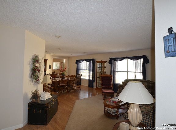 4th image of 7518 Rowland Park Dr
