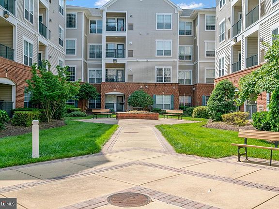 3rd image of 4860 Eisenhower Ave Unit 381