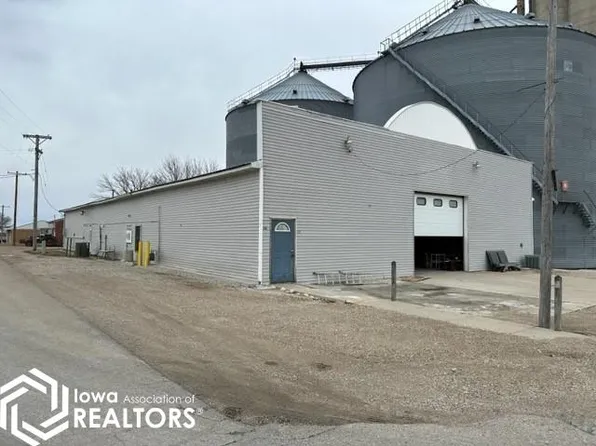 110 Maine St, Lone Rock, IA 50559