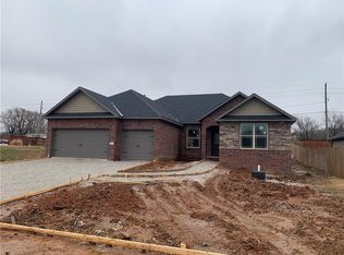 1052 Sawgrass Rd, Cave Springs, AR 72718