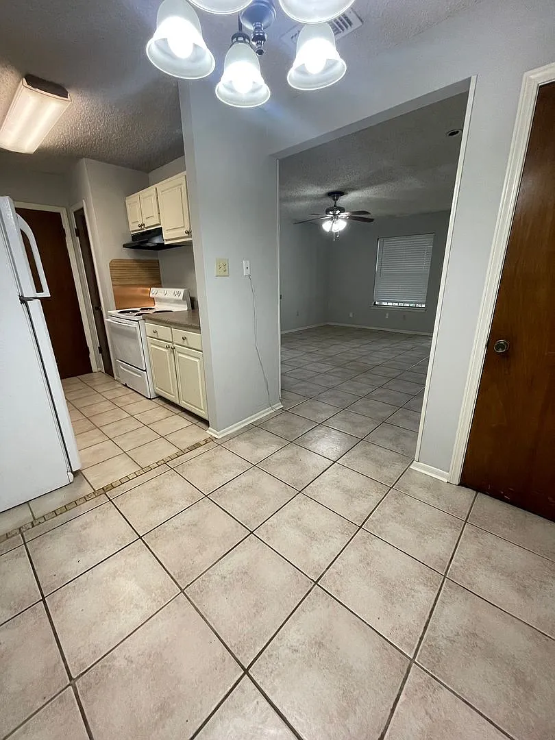 Ben Hammond Manor — Photo 2