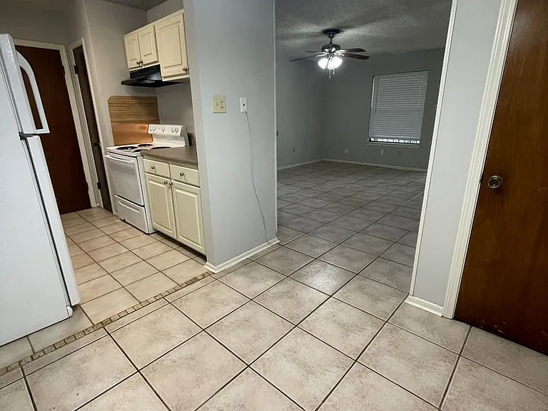 751 Hammond Manor Dr — Photo 2