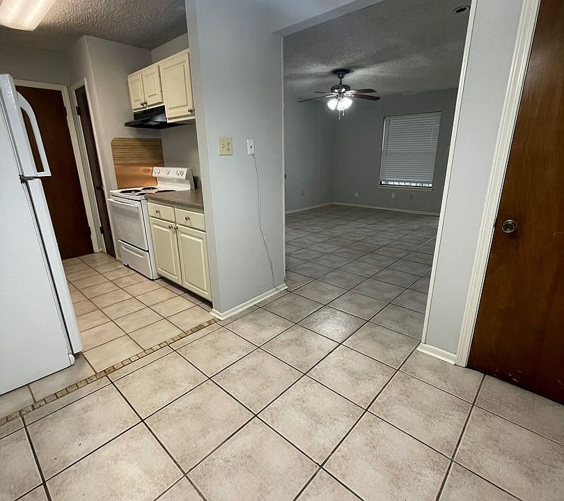 2nd image of 751 Hammond Manor Dr #751D