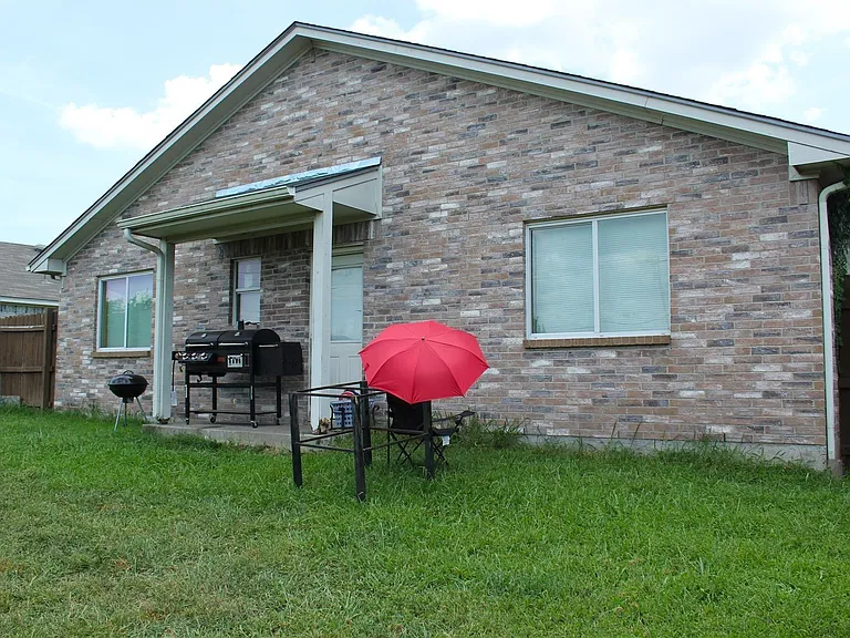 1710 Manor Garden Curv — Photo 3