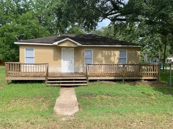 202 S Hill St, Alvin, TX 77511
