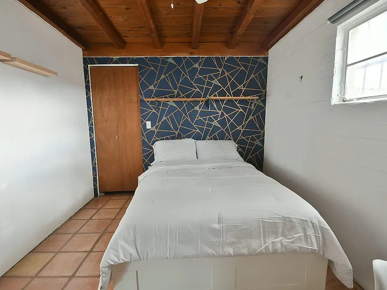 2842 E Blacklidge Dr — Photo 13