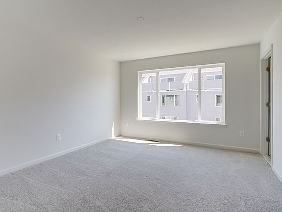 3rd image of 206 Jessica Lyn Ave