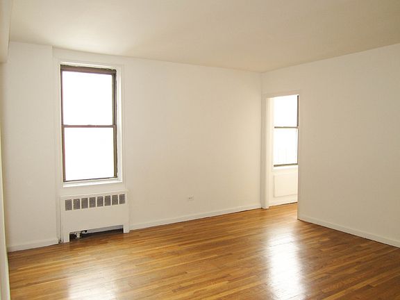 2nd image of 3950 Blackstone Ave APT 6A