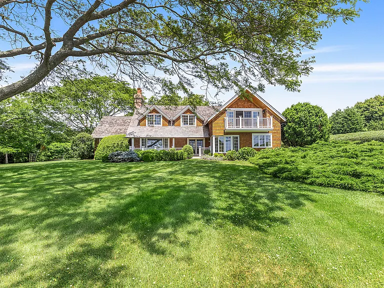 340 Hedges Ln — Photo 1