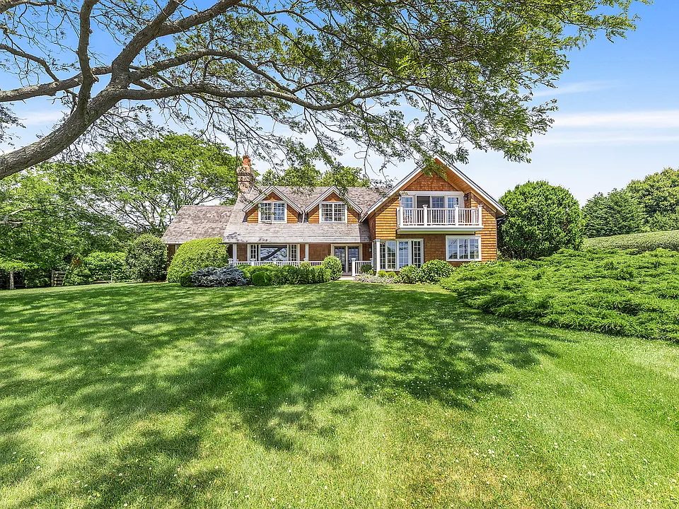 340 Hedges Ln