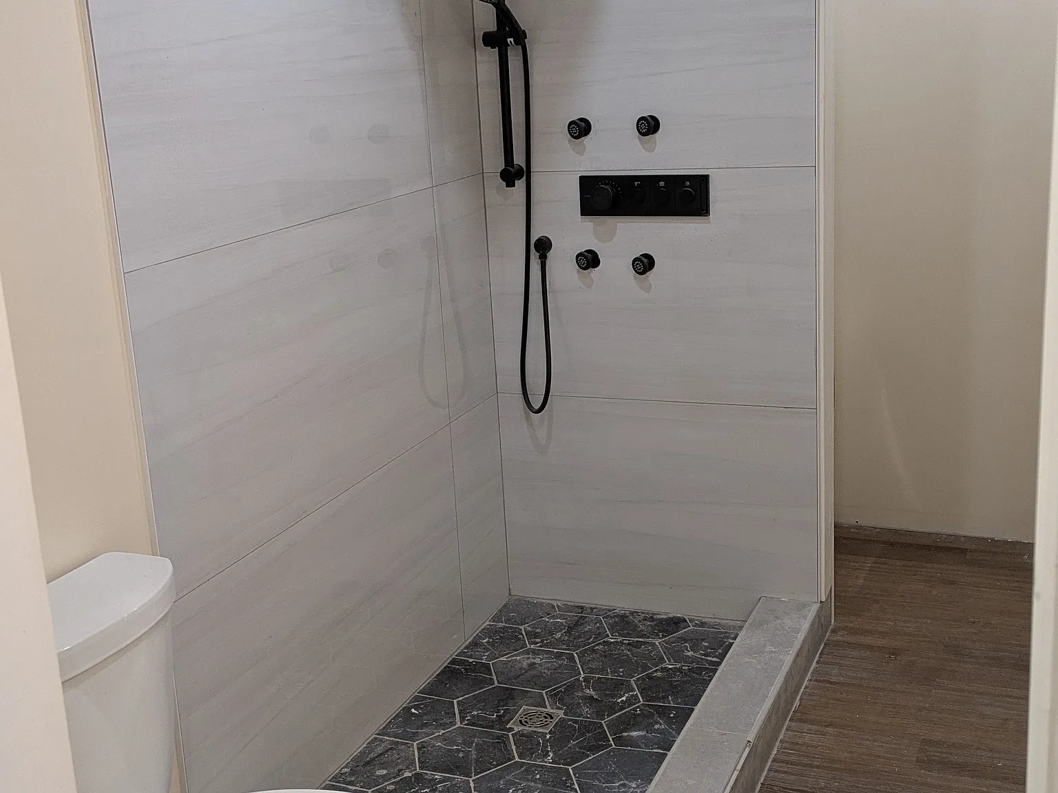 Studio, 600 sqft, $1,800 — Photo 3