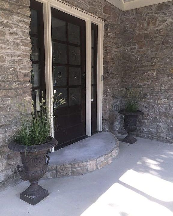 1st image of 2116 W Linden Ave