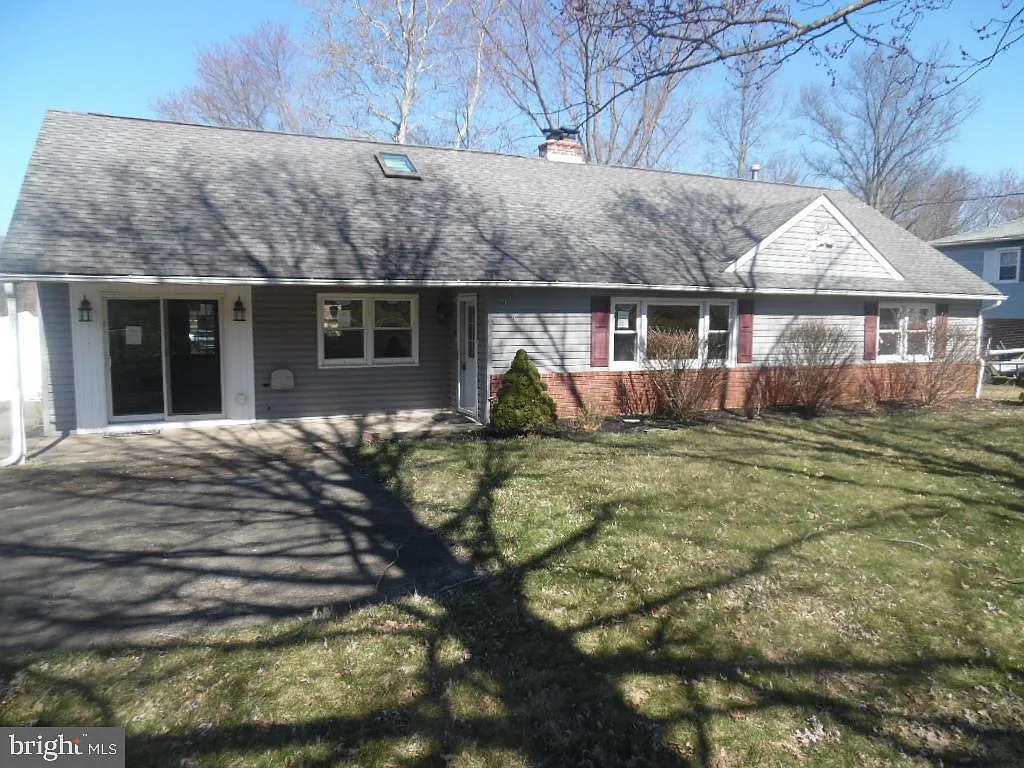 208 New Rd photo 1