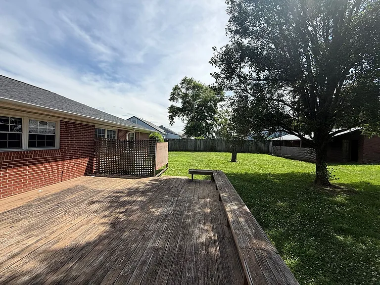1010 Blount Ave — Photo 19