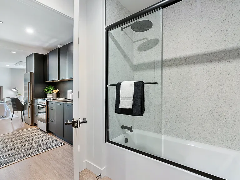 Venue Residences — Photo 39