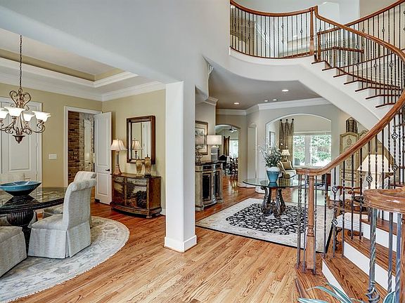 3rd image of 3018 Rosemary Park Ln