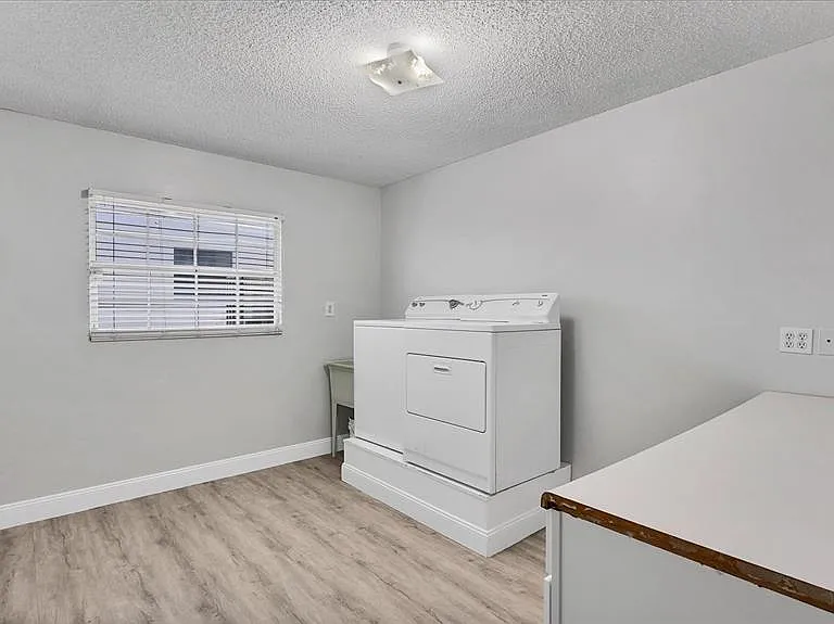 120 Sands Point Dr — Photo 48