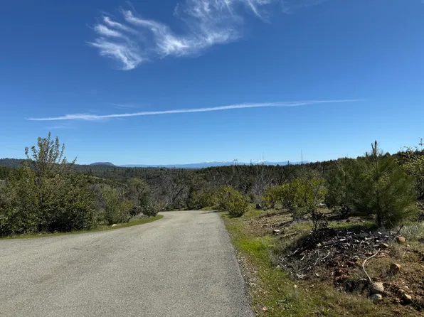 16327 North St, Redding, CA 96001