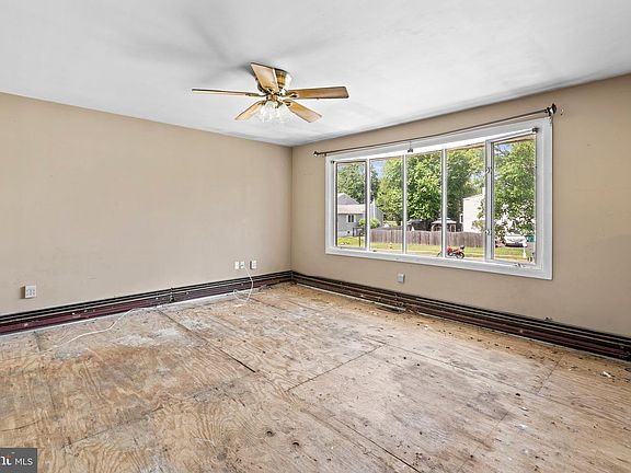 3rd image of 6998 Headley Ct
