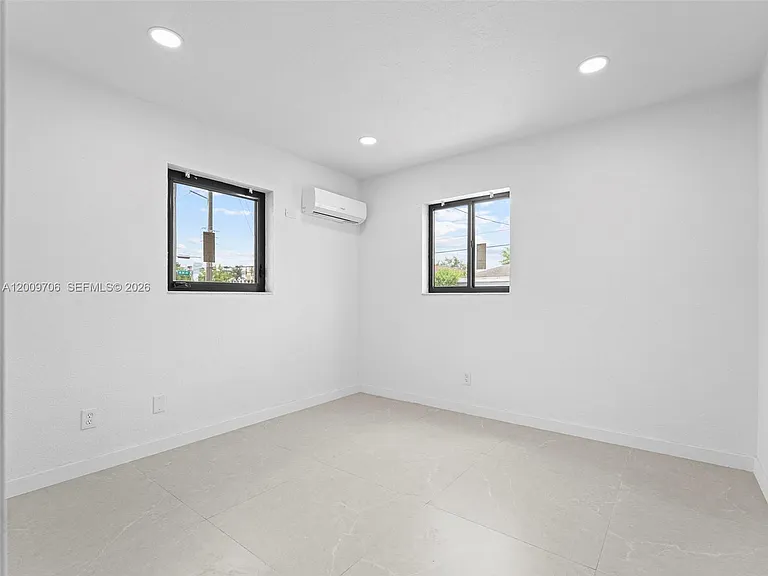 1366 W 29th St #1 — Photo 10