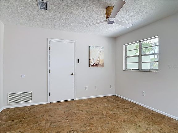 5th image of 220 CRAWFORD ROAD