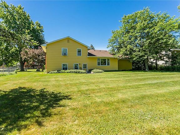5th image of 14 Valley View Dr