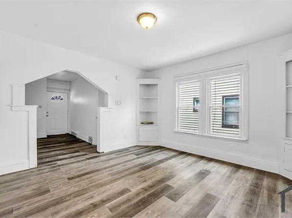 3523 W 125th St #2, Cleveland, OH 44111