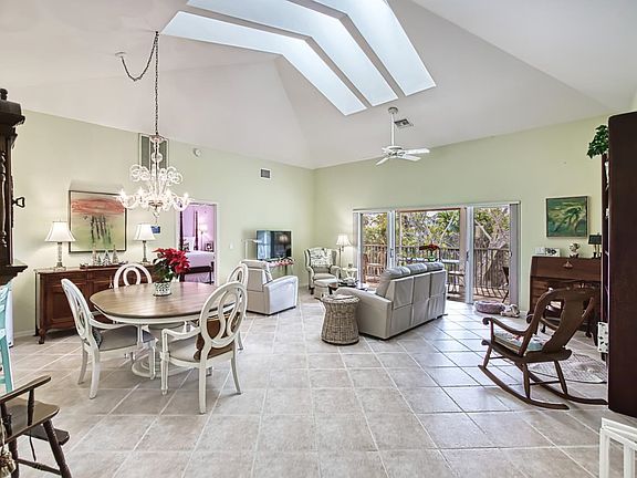 5th image of 2166 Egret Cir
